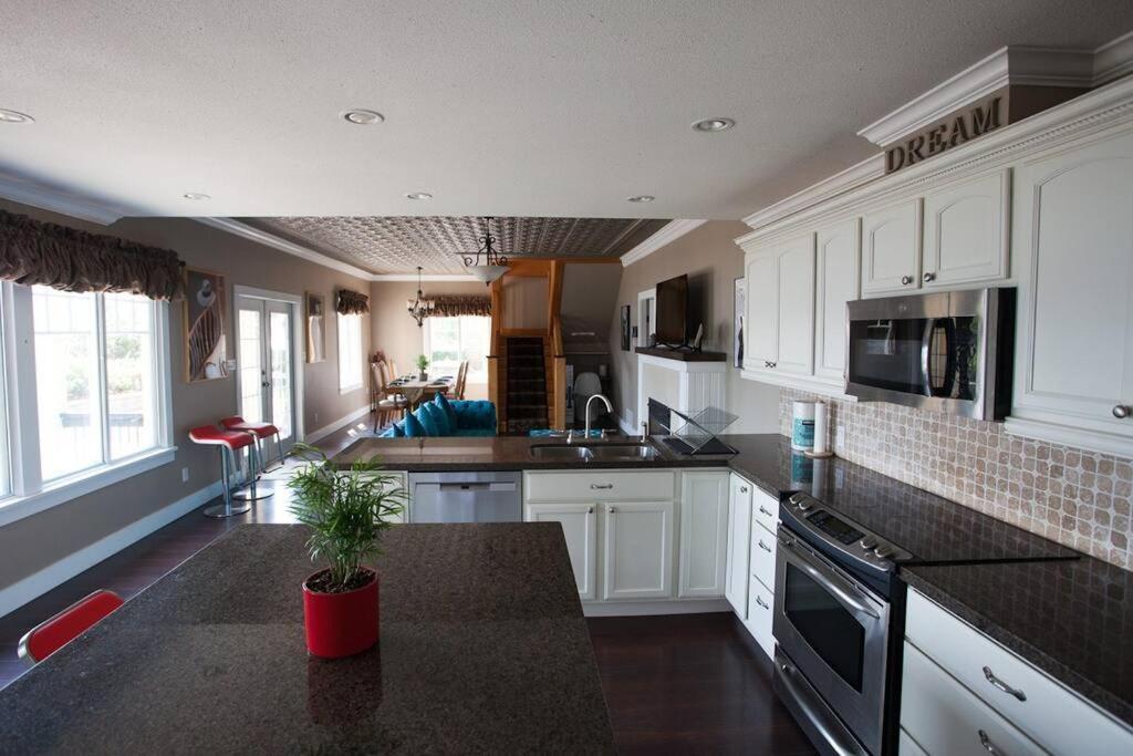 Iconic 3-Story Waterfront 'Marina House' W/ View Villa Gibsons Exterior photo