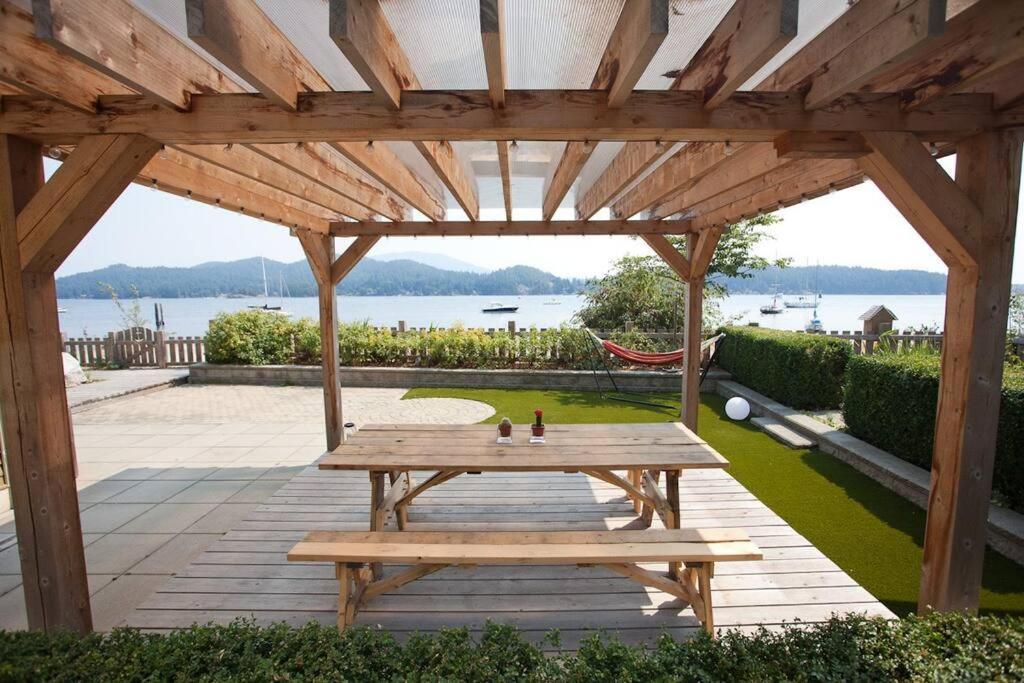 Iconic 3-Story Waterfront 'Marina House' W/ View Villa Gibsons Exterior photo
