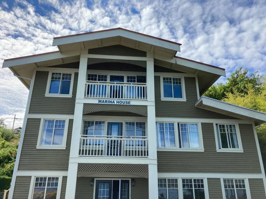Iconic 3-Story Waterfront 'Marina House' W/ View Villa Gibsons Exterior photo